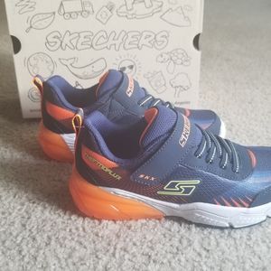 NIB Sketchers shoes